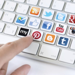 Language Immersion Using Social Media