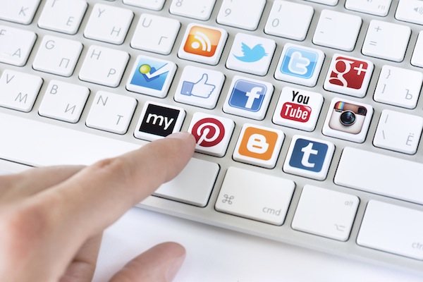 Language Immersion Using Social Media